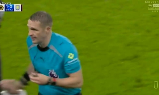 开云体育官网-人有三急😅狼队vs维拉主裁鲍森临时中断比赛离场，2分钟后返回