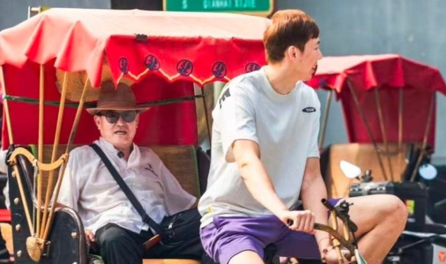 男篮第一中锋蹬三轮拉客？2米17周琦干起副业 网友：为退役谋出路